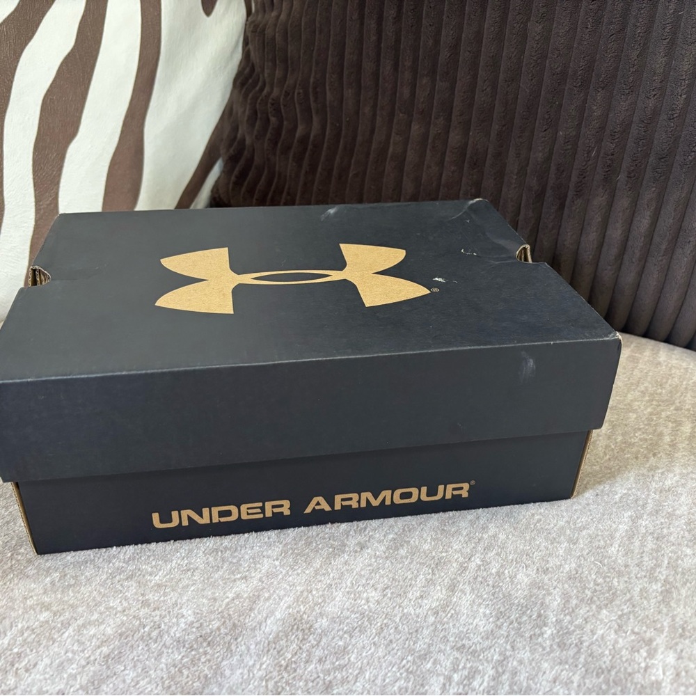 Under Armour Women’s CHARGED 24/7 LOW LEATHER